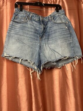 Light Wash Denim Frayed Hem Women's Shorts